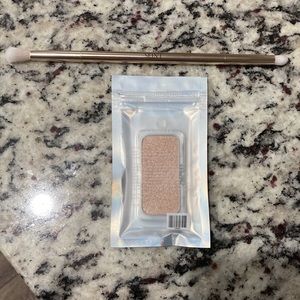 Seint lot of Georgia illuminator and eyeshadow brush